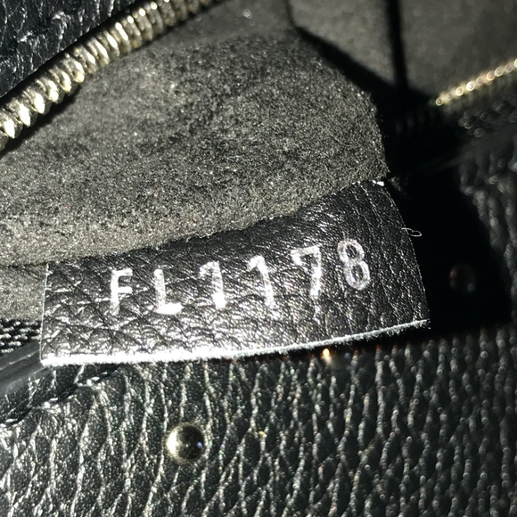 Louis Vuitton MYLOCKME Studs Like NEW - Picture 6 of 8